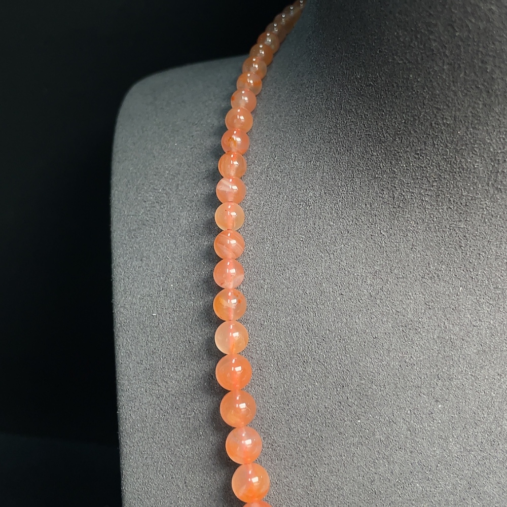 C30445409 Red Agate Necklace with Visible Organic Inclusions, Non-Gold, Total Weight Approx. 36.97g, Size Range 4.1-12.3mm