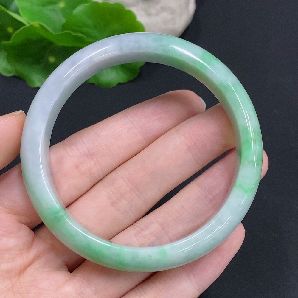 F33832033 Jadeite Regular Bangle (Total Weight: Approx. 50g, Inner Diameter: 57)