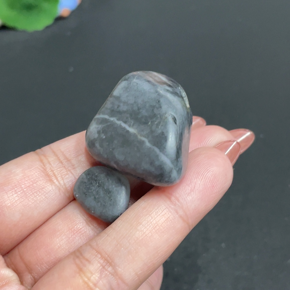 H34010663 Hetian Jade, undetermined origin of the skin color, containing other mineral components, total weight approximately 36.1g