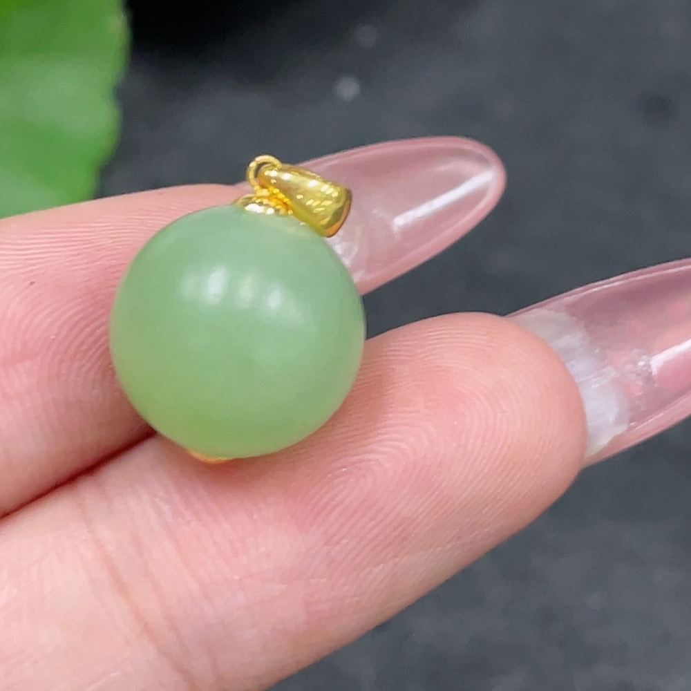H34959331 Hetian Jade Bezel Pendant with Bead Inlay, Approx. 12mm, Suspected Gold-Plated, Total Weight Approx. 2.7g