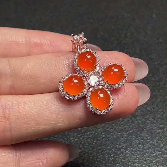 C30470639 'Nanhong Agate Pendant  Non-gold  Total Weight Approx. 4.66g'