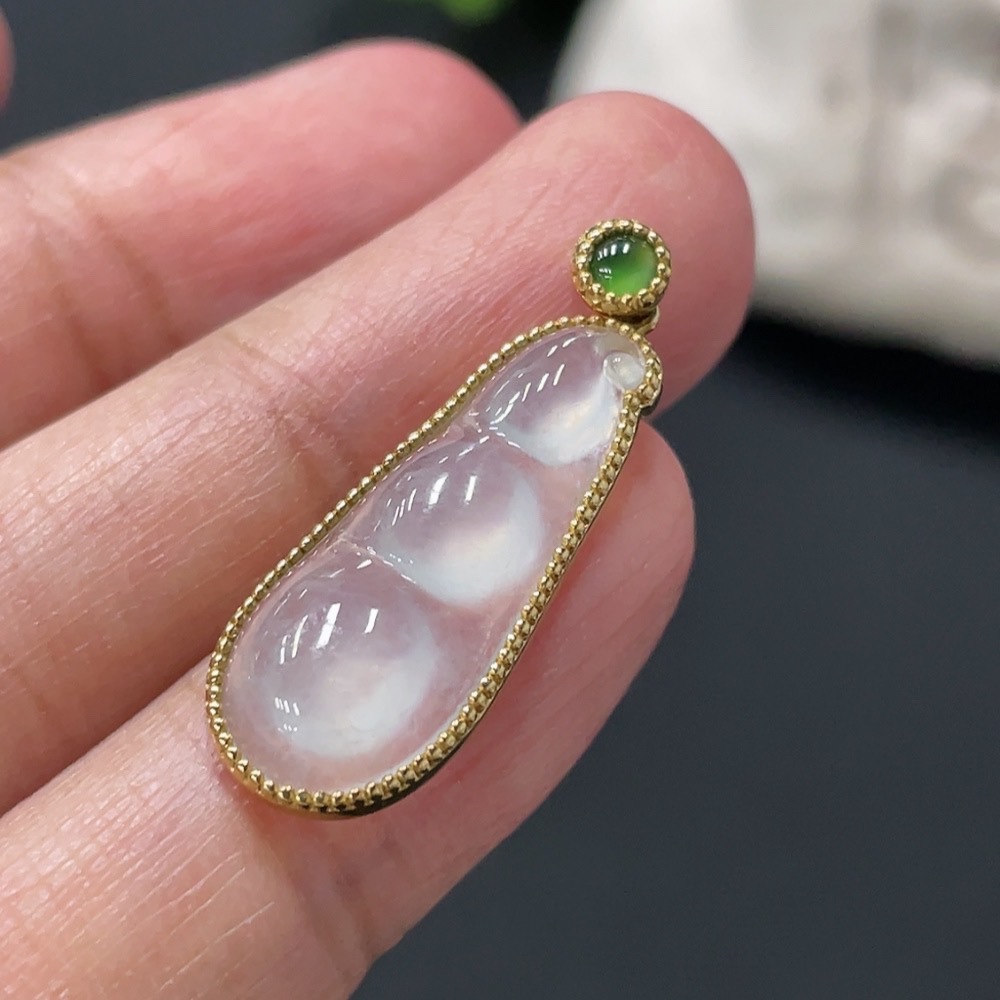 F30520074 Jadeite Lucky Bean Pendant Set in 18K Gold