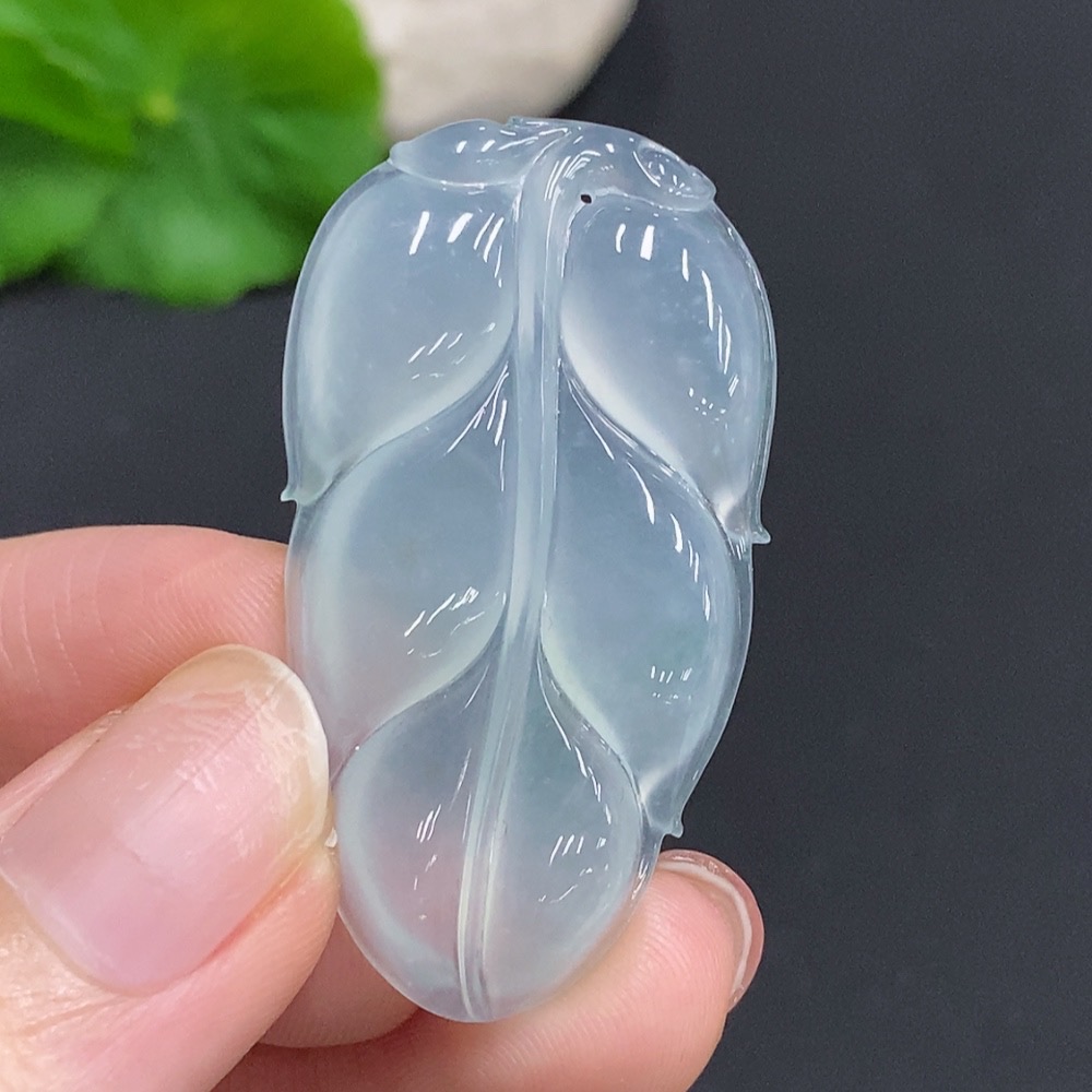 F35160619 Jadeite Leaf Pendant Total Weight Approx. 10g