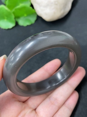 H46574706 和田玉正圈手镯    圈口55    货品总重约71g