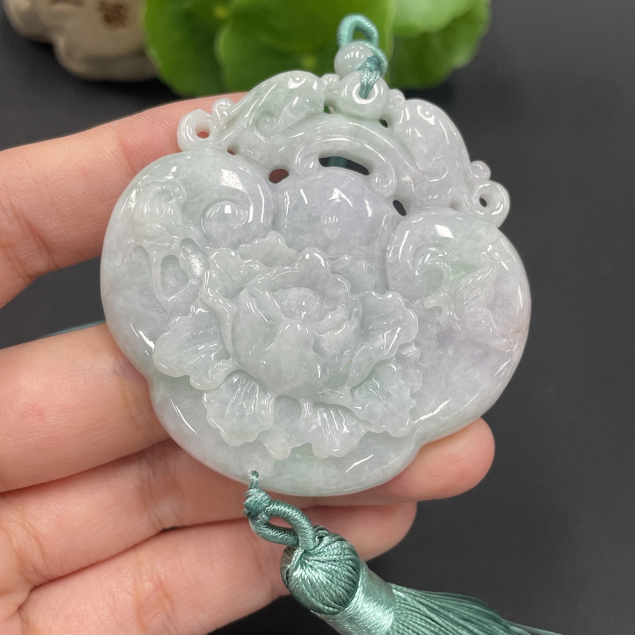 F06823916 JadeitePendant 'Flowers Blooming and Wealth Flourishing'