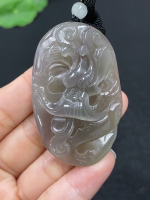 H46559148 和田玉挂件    龙   货品总重约（含绳）28.1g     配珠非和田玉