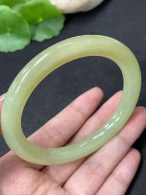 H46574216 和田玉圆条手镯 圈口60.2  货品总重约43.8g