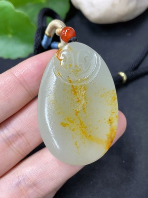 H42956981 和田玉挂件  仿古牌   皮色成因未定 货品总重约（含绳）37.6g