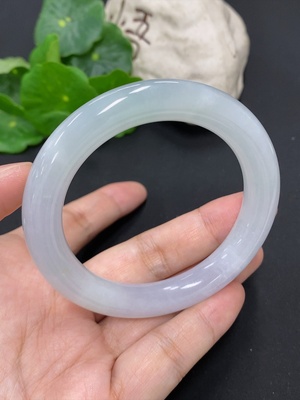 F42955590 翡翠圆条手镯 圈口54.4 货品总重约57.8克（修补）