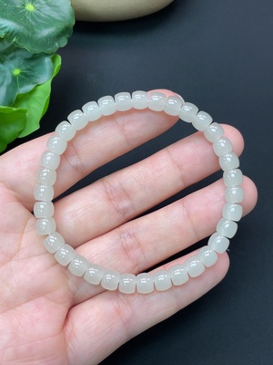 H46603984 和田玉手串 卡6.1mm 总重约12.5g