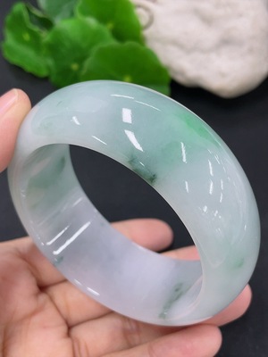 F43138483 翡翠正圈手镯 圈口55.5mm 货品总约重110.2g