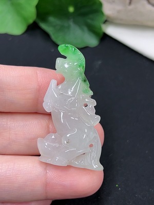 F41942802 翡翠马上有钱挂件 货品总重约11.5g