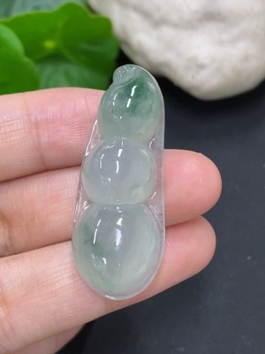 F42955700 翡翠福豆挂件 货品总重约9.2克