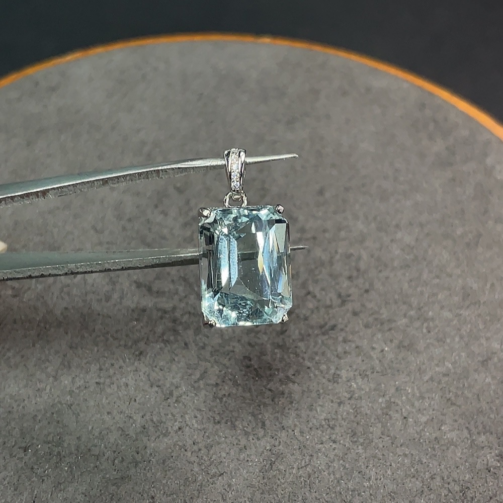 C34038121 Aquamarine Pendant Non-Gold Total Weight Approx. 2.82g