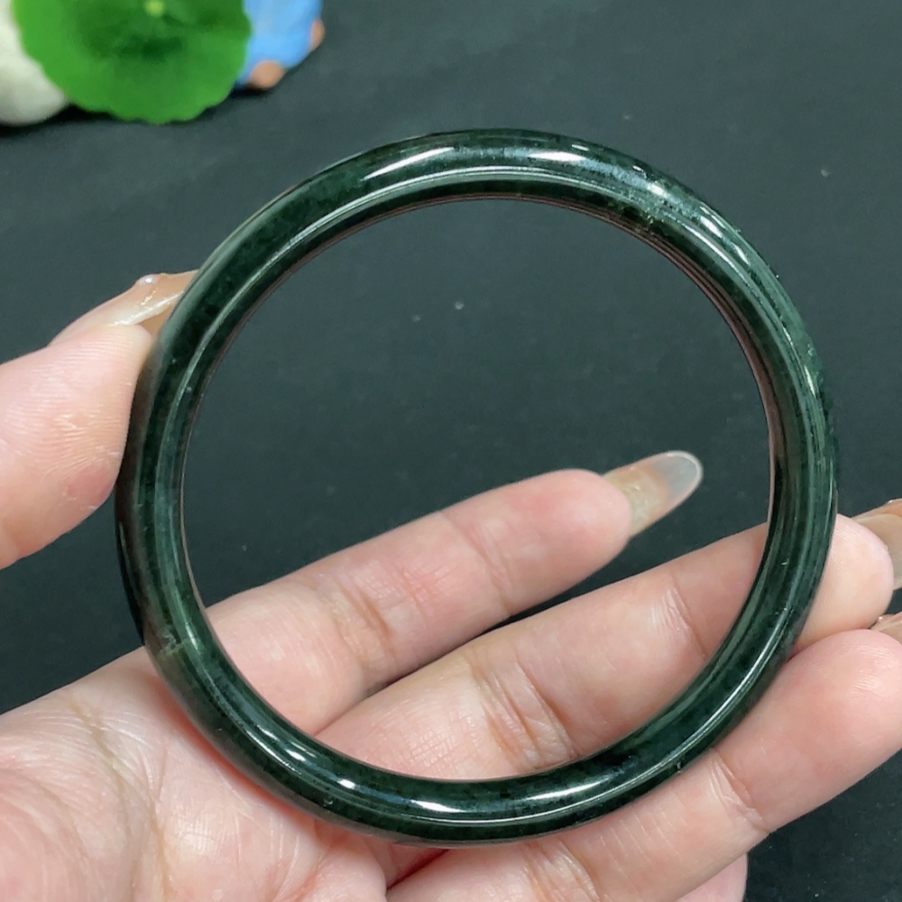 H32804616 Hetian Jade Round Bangle Size 61.7 Total Weight Approx. 25g