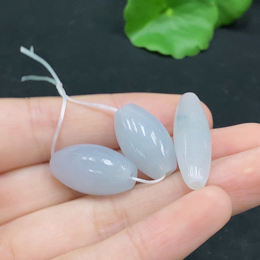 F32695788 Jadeite Beads Sold as a Lot