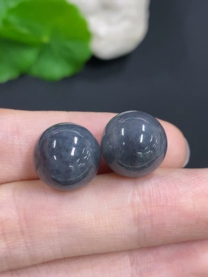 F42967984 翡翠单珠一手走 货品总重量约8.6克（含小袋子）