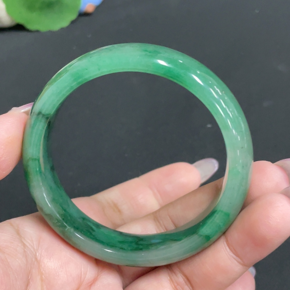 H34955370 African Emerald (Dulong Jade) Regular Bangle