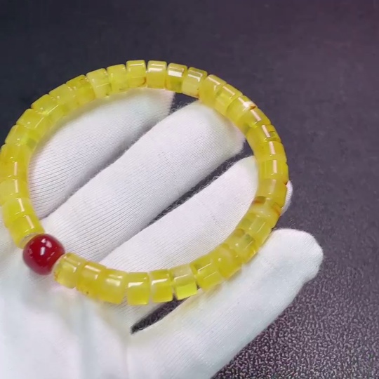 C33852072 Amber Beeswax Bracelet with Non-Natural Accent Stones, Total Weight Approx. 10.31g, Size About 7.6mm