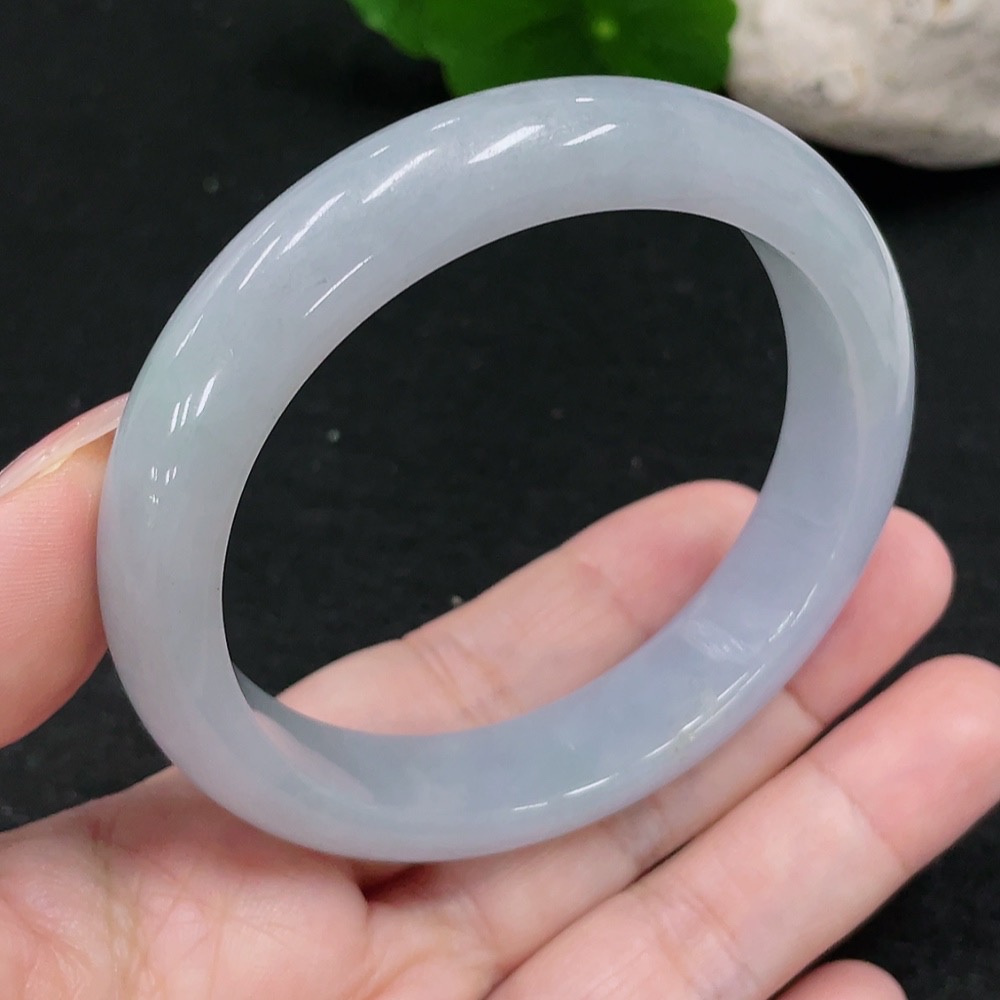 F33827428 Jadeite Round Bangle 57.2 Loop Size Total Weight Approx. 57.9g