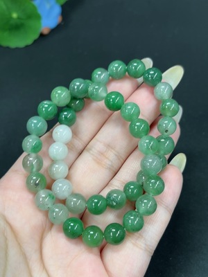 H42018888 非洲翠(独龙玉)手串 卡8.2mm左右 货品总重约34.9g