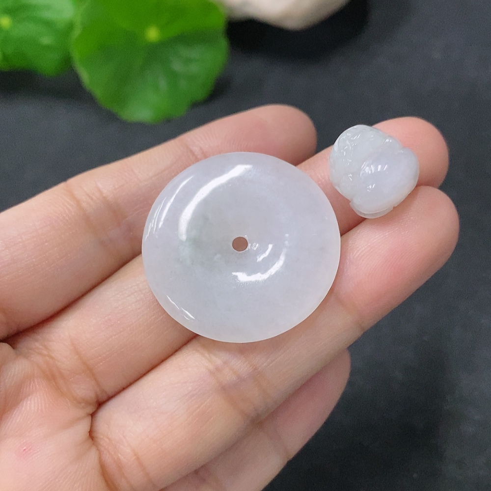 F33887736 Jadeite Pendants Sell as a Lot