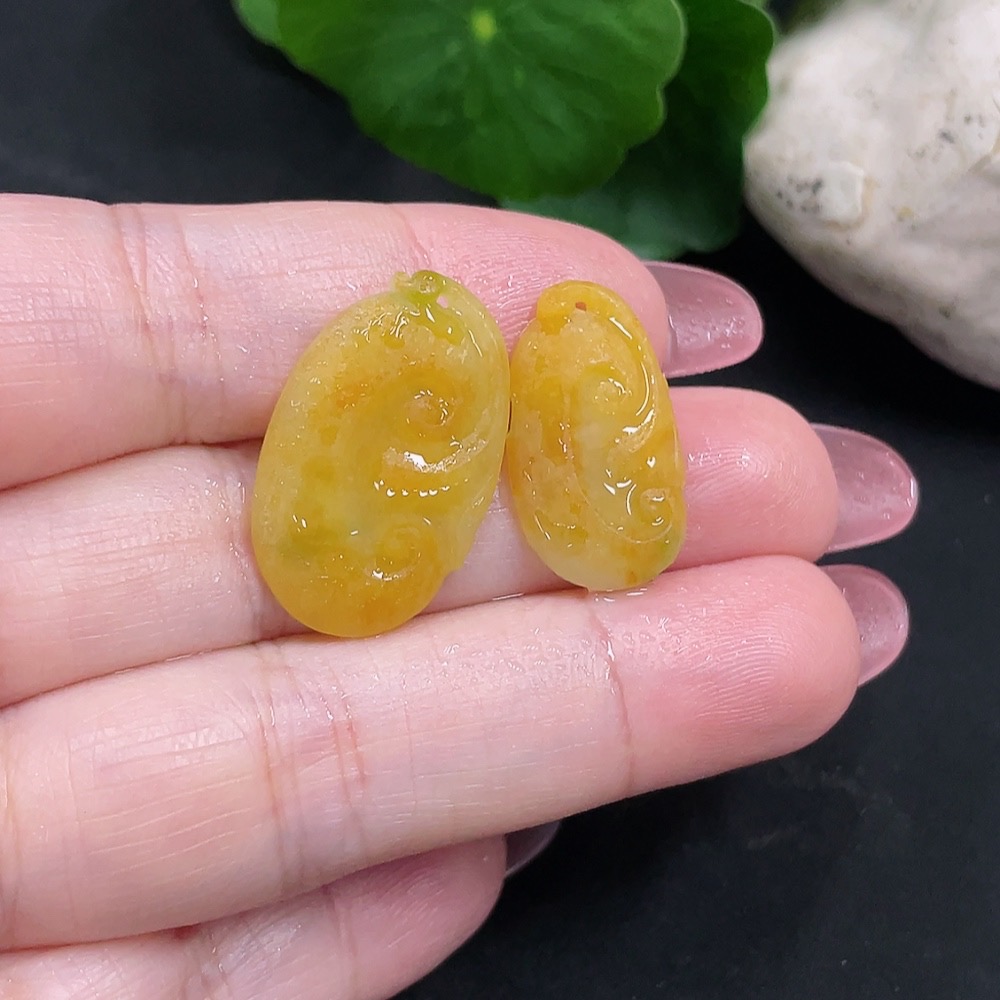 F34012170 Jadeite Pendant Rough Lot (Yellow Part Color Origin Undetermined)