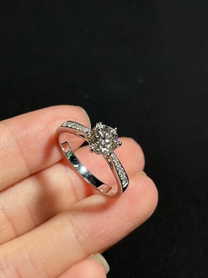 M44324975 钻石戒指 18k金 货品总重约3.5g 印记D1.00ct d0.350ct 圈口16