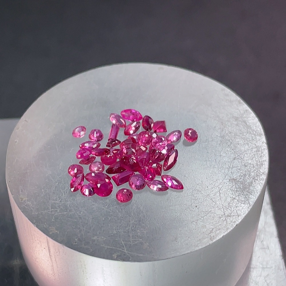 C34989854 Sapphire Loose Stone Color Origin Undetermined Total Weight Approx. 3.93ct Sell as a Lot