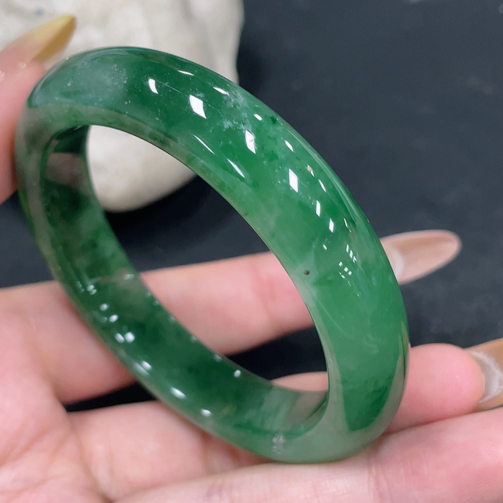 H32705144 African Emerald (Dulong Jade) Round Bracelet Size 51.5 Total Weight Approx. 38.8g