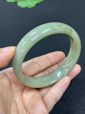 H43124679 和田玉正圈手镯    圈口58.9    货品总重约51.5g