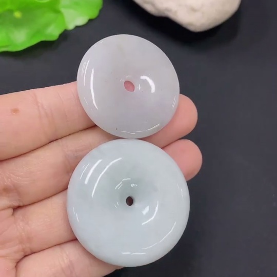 F31690885 Jadeite Pendant One Lot