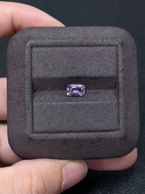 C43160590 蓝宝石裸石  货品总约1.05克拉  颜色成因未定