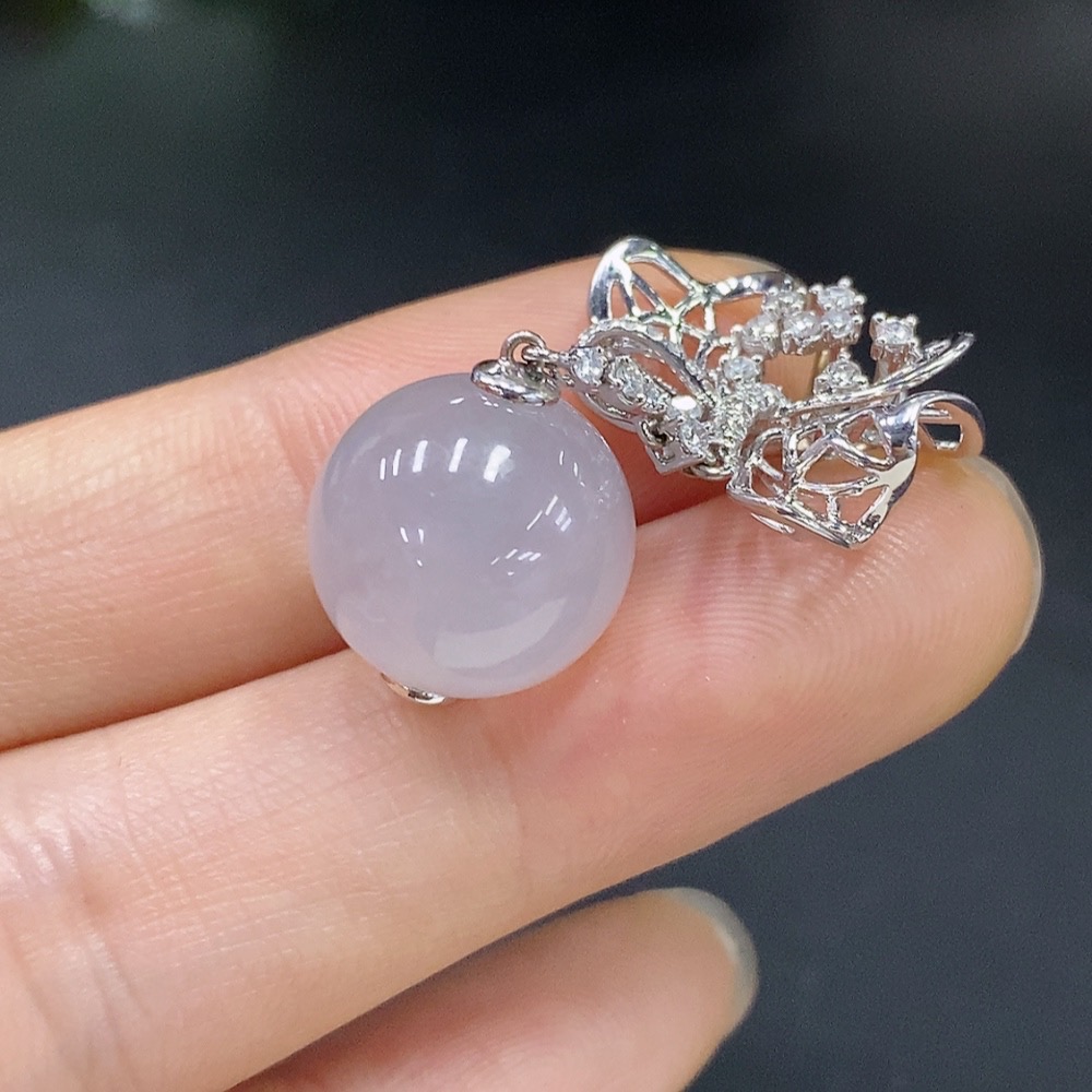 F25880788 Jadeite inlaid pendant 18k, total weight approx. 6.05g