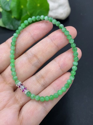F46594777 翡翠手串 非金 货品总重量约5.4克 卡3.7mm左右