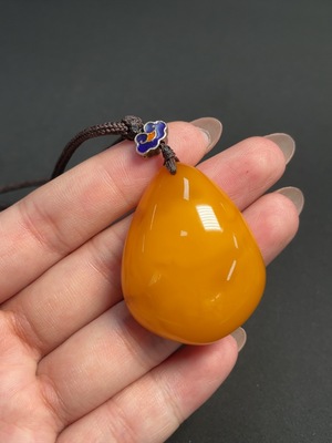 C41929359 琥珀蜜蜡吊坠 货品总重约12.43克