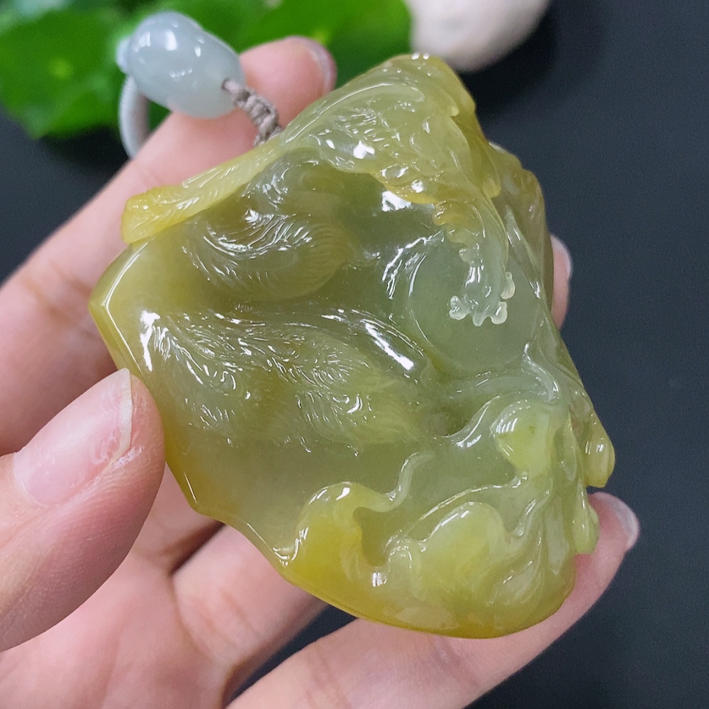 F30441448 Jadeite Pendant Phoenix Total Weight: approx. 81g (including rope) Color origin undetermined