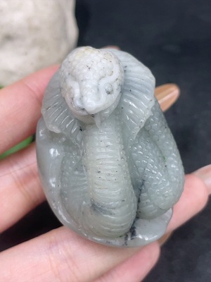 H32777278 Hetian Jade Handheld Piece - Snake - Undetermined Skin Color Origin - Contains Other Mineral Components - Total Weight Approx. 89.7g