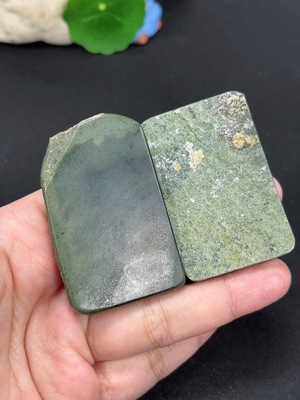 H44329037 和田玉挂件  货品总重约118.2g 皮色成因未定 含其他矿物成分
