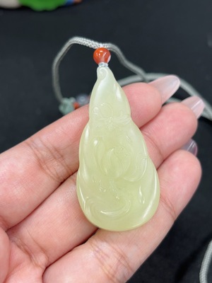 H46521105 和田玉挂件 花开富贵 货品总重约【含绳】19.3g