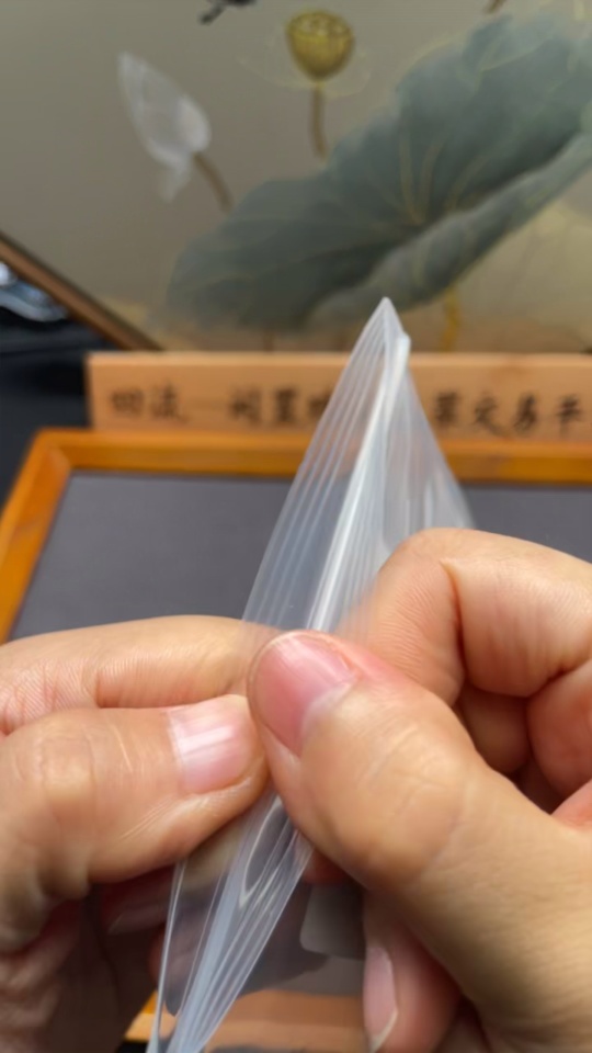 C31609044 Amber Beeswax Pendant, Total Weight Approx. 2.95g, Size 17.3mm