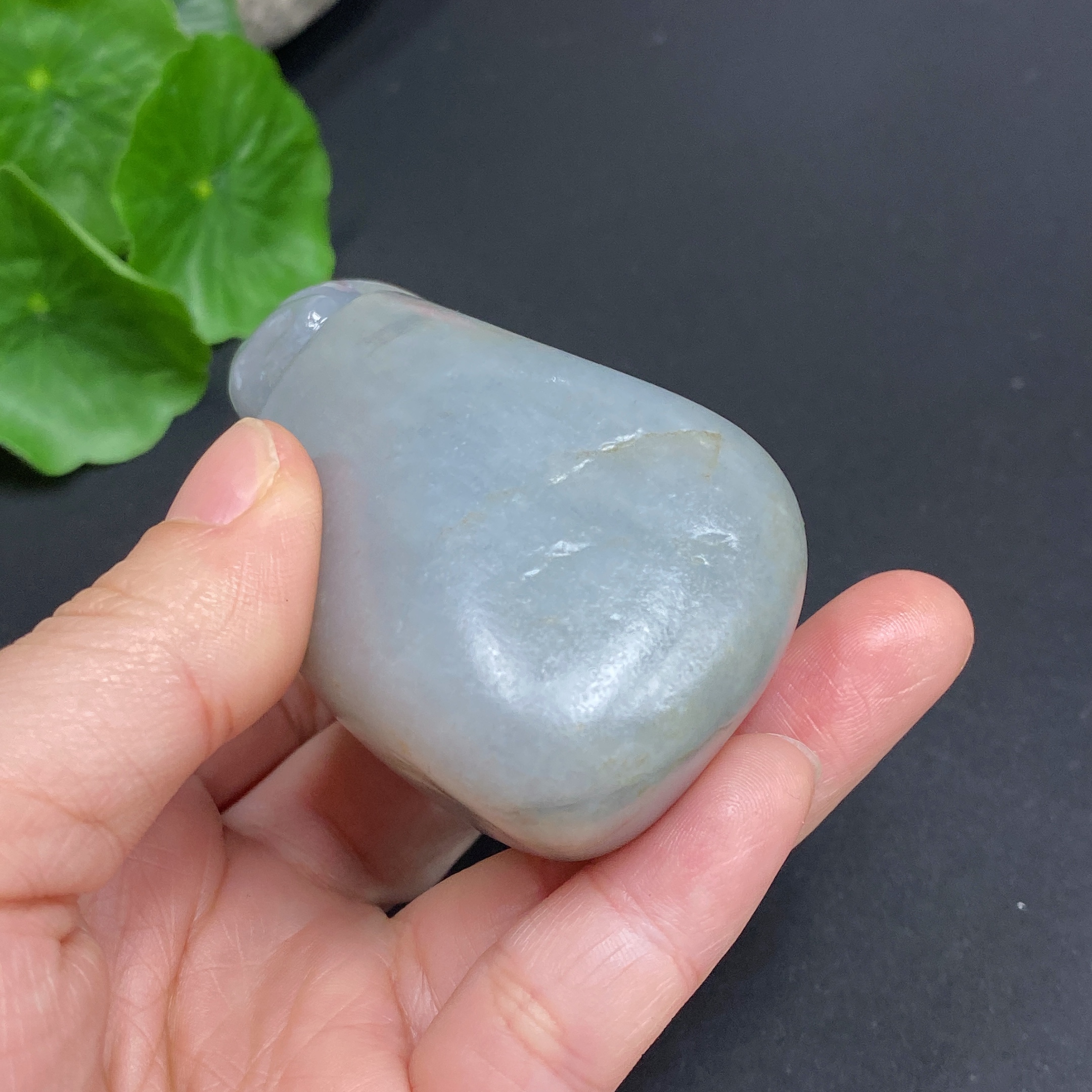 H24758624 Hetian Jade Handheld Piece, Auspicious Beast, Total Weight Approx. 159.4g, Undetermined Skin Color Origin