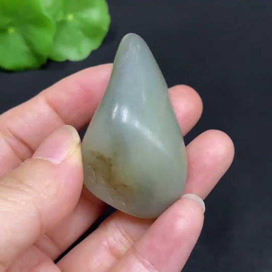 H31666978 Hetian Jade Total weight approx. 41g Undetermined skin color origin