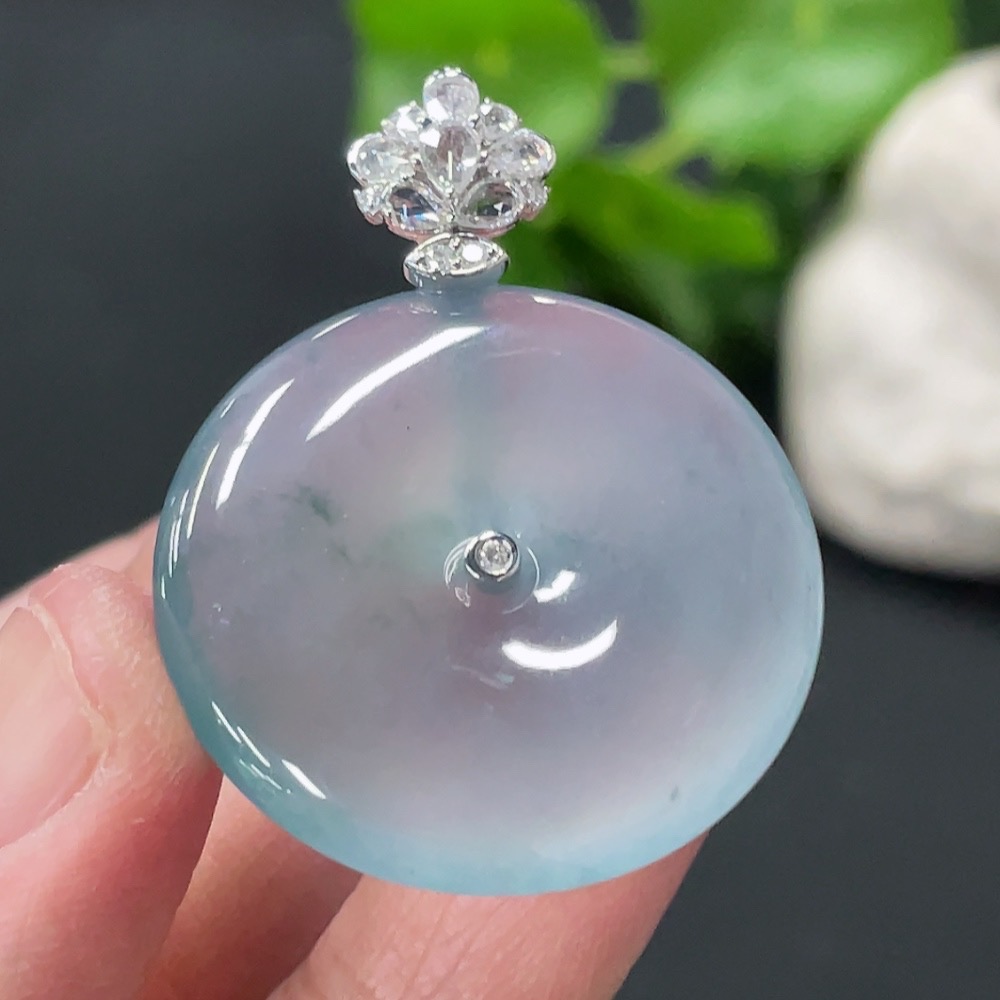 F35109494 Jadeite Pendant Peace Buckle 18k with Diamond Accent Total Weight Approx. 11.43g