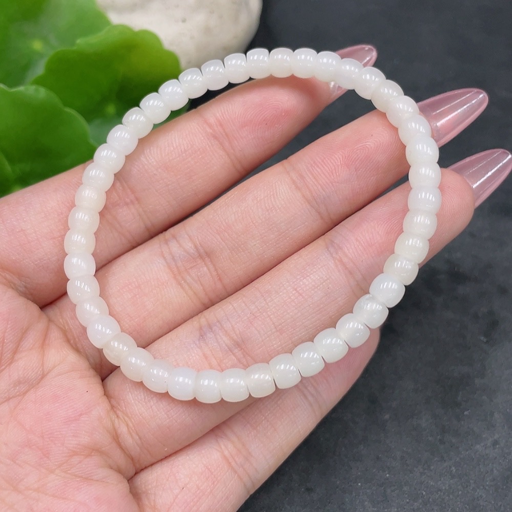 H33840457 Hetian Jade Bracelet, approx. 4.8mm beads, total weight approx. 8.1g
