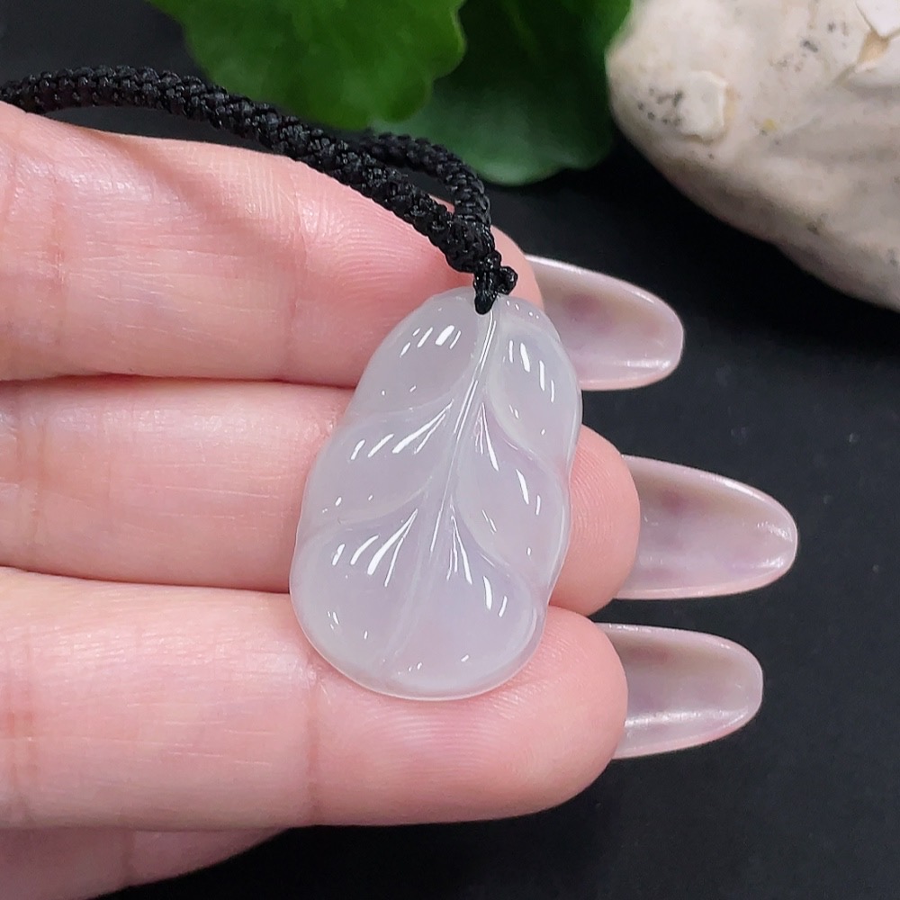 F34075639 Jadeite Leaf Pendant Total weight approx. 5.29g