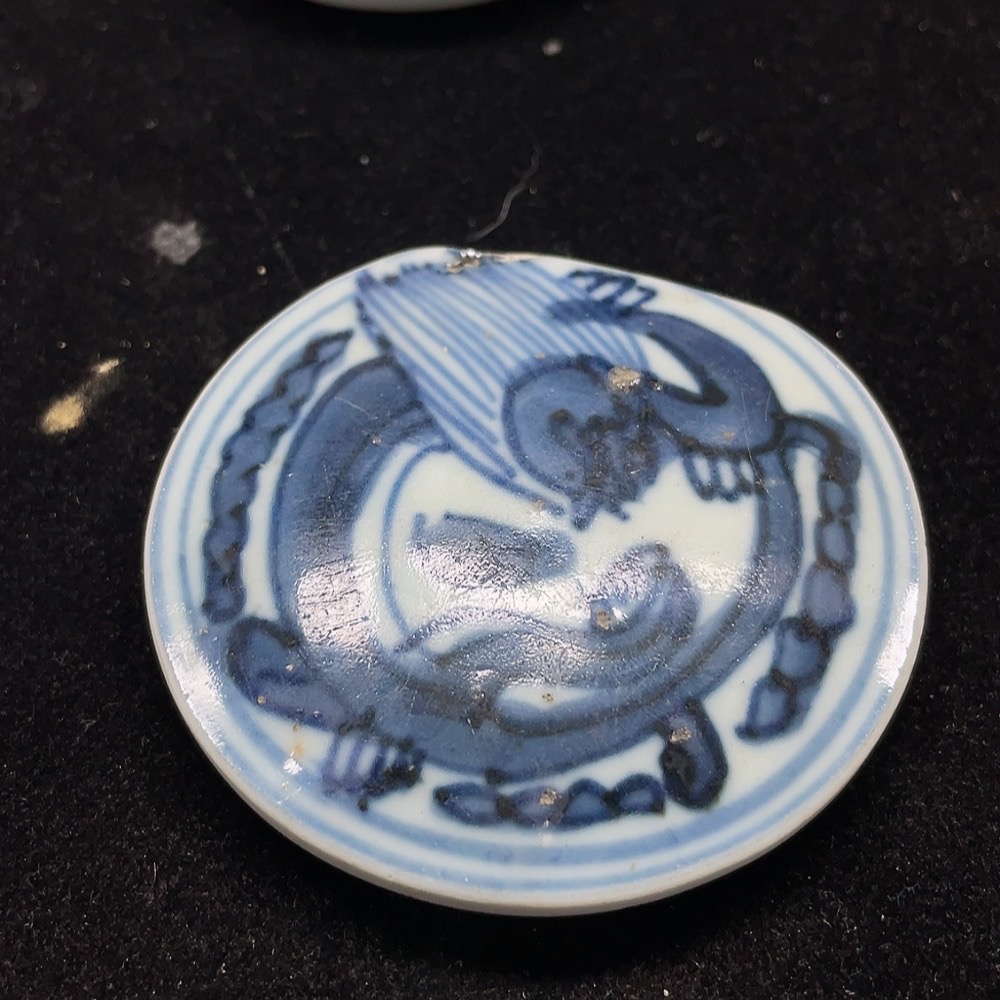 W32766473 Porcelain 4pcs Complete Set Blue and White Floral Porcelain Shards (subject to actual item)