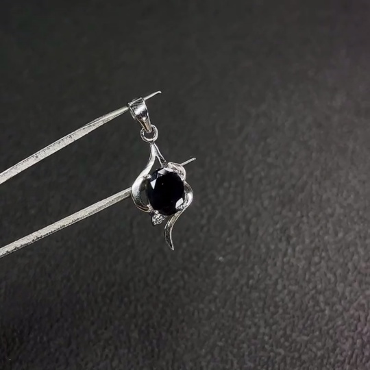 C32719008 Sapphire Pendant Non-Gold Total Weight Approx. 1.09g