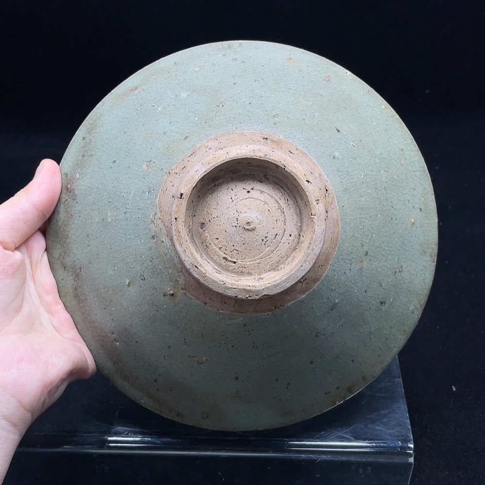 W32765736 Porcelain, intact, celadon conical bowl (subject to the actual item)