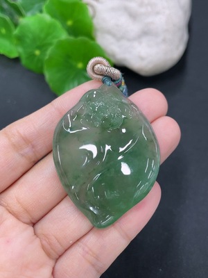 F43139356 翡翠挂件莲花 货品总约重 含绳21.54g